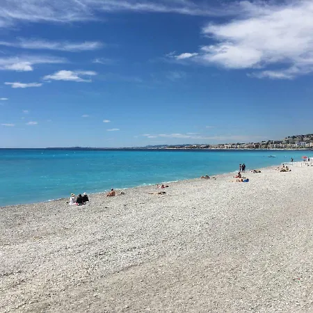 Climatise A Cote De Negresco Et Bord De