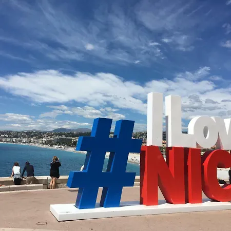 Climatise A Cote De Negresco Et Bord De * Nice