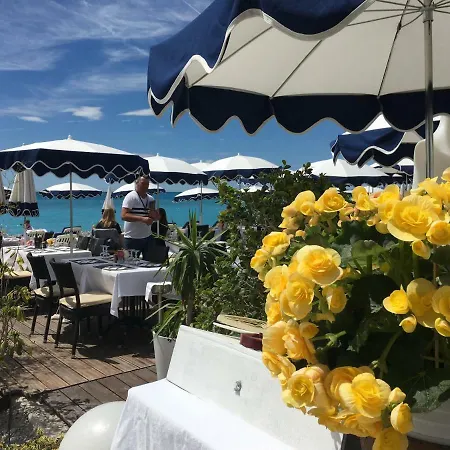 Climatise A Cote De Negresco Et Bord De *