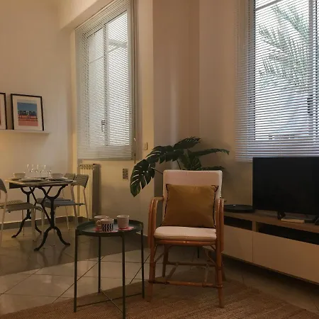 Apartment Climatise A Cote De Negresco Et Bord De Nice